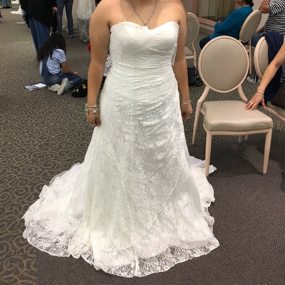 Never worn wedding dress. Bought from David’s bridal Size 16. It was hemmed.